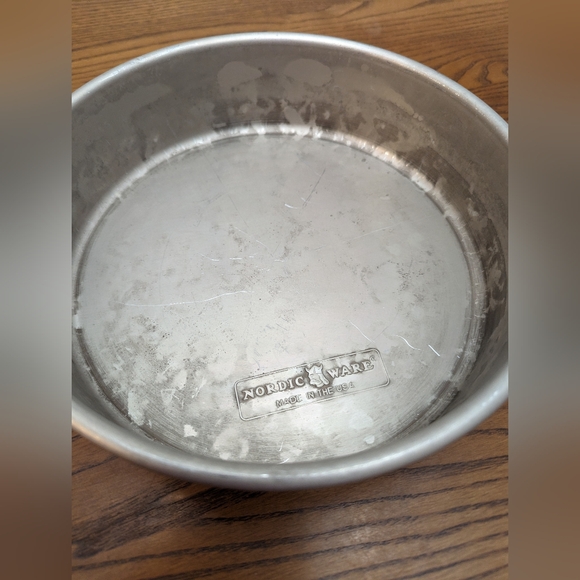 - Nordic Ware 9 inch circular cake pan. 3 inches high.  Aluminum. GUC.. - Picture 4 of 5